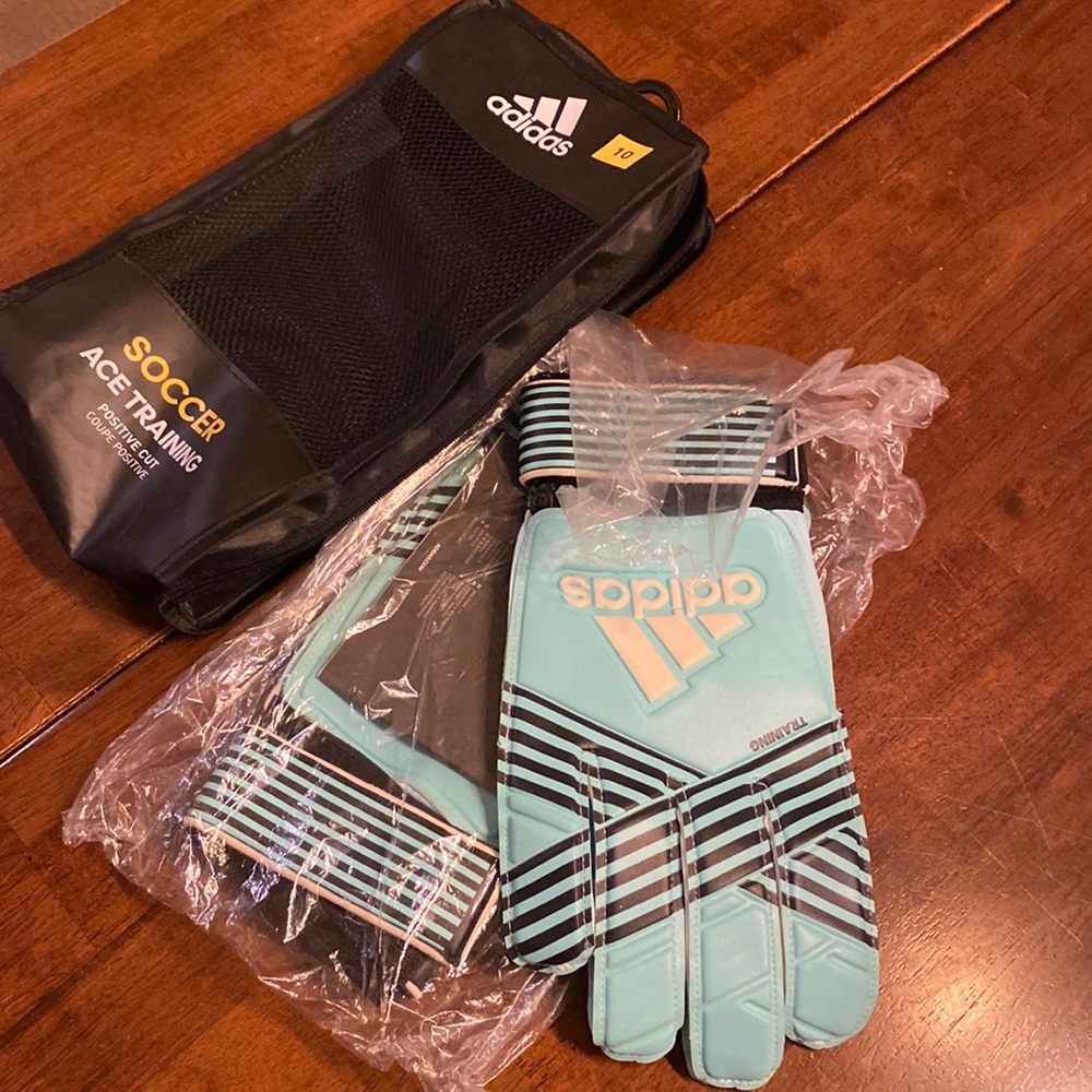 Adidas Ace training goalkeeper gloves size 10 w/ zippered bag